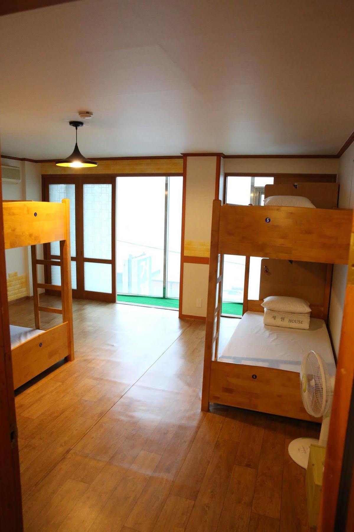 Yes Guesthouse Пусан Екстериор снимка